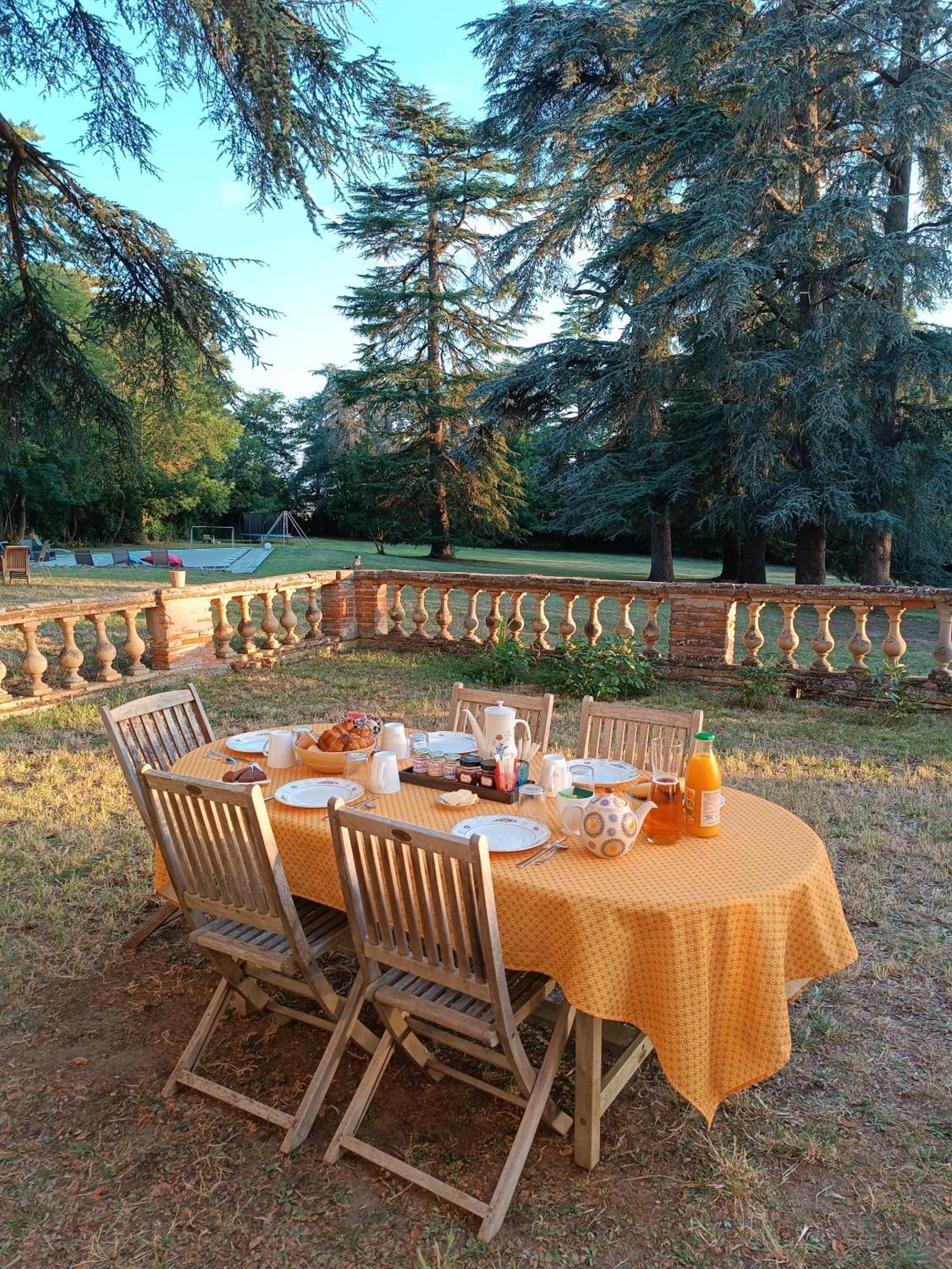 Отель Le Jardin Des Cedres Лавор Экстерьер фото